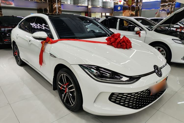 Used Volkswagen Lamando 2024 Lavida L 280TSI DSG Spicy Edition Front Right 45 Deg