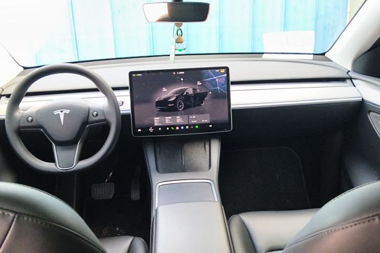 Used Tesla Model Y 2023 Rear-Wheel-Drive Version Center Console