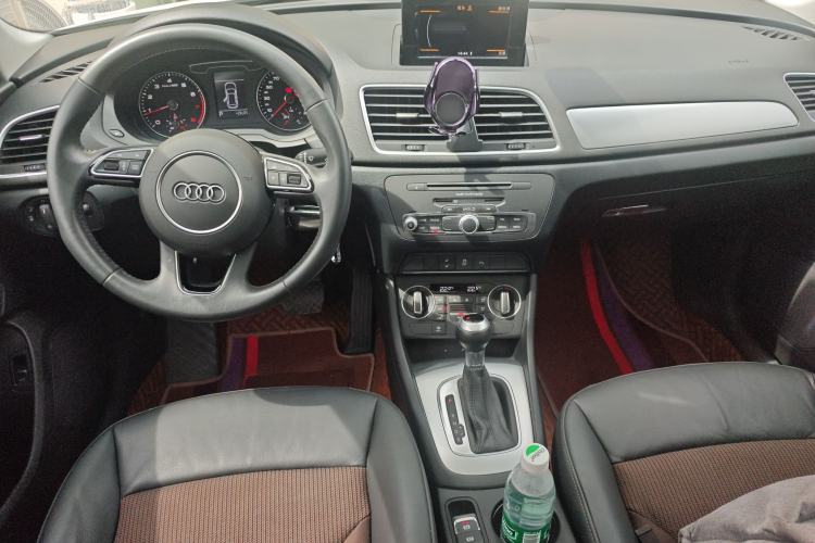 Used Audi Q3 2018 30 TFSI Fashion Edition Collector's Version Center Console