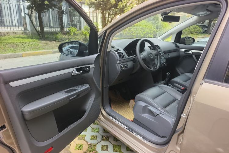 Used Volkswagen Touran 2015 1.4T Manual Comfort Edition 5-Seater Driver Seat