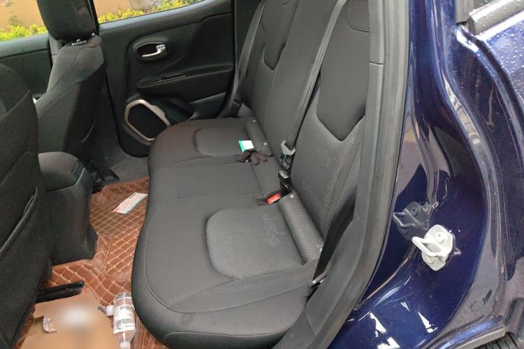 Used Jeep Renegade 2018 Connected Large Screen Version 180T Automatic High-Energy Edition Left Rear Seat