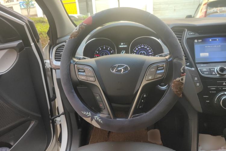 Used Hyundai Grand SantaFe 2013 3.0L 7-Seater Four-Wheel-Drive Comfort Edition Steering Wheel