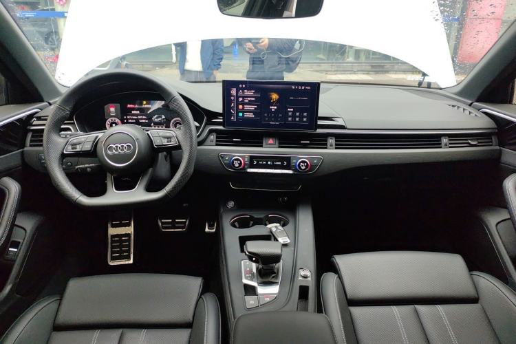 Used Audi A4L 2024 40 TFSI Luxury Dynamic Edition Center Console