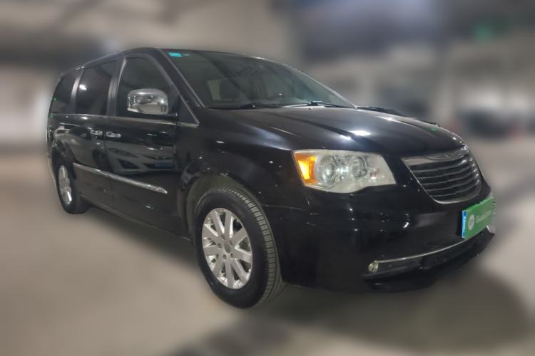Used Chrysler Grand Voyager 2013 3.6L Luxury Edition Front Right 45 Deg
