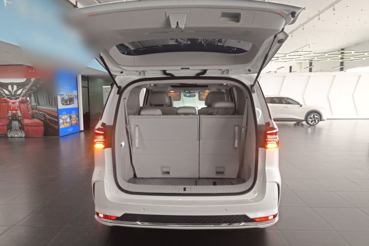 Used Roewe iMAX8 New Energy 2025 1.5T DMH Lu Zun Deluxe Edition Trunk