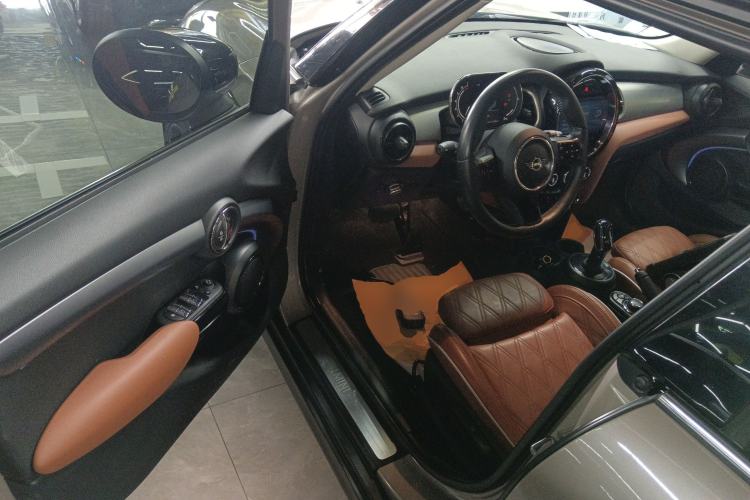 Used MINI MINI 2022 Updated 1.5T COOPER Artist Five-Door Edition