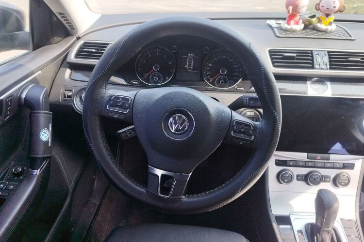 Used Volkswagen Magotan 2016 1.8TSI Luxury Comfort Model Steering Wheel