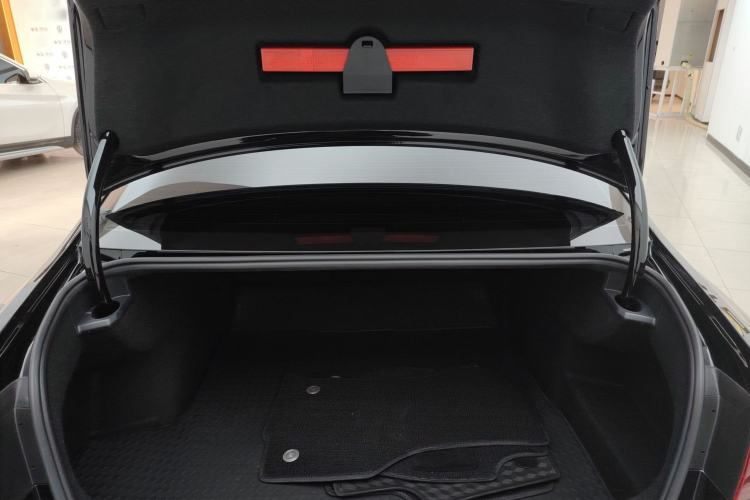 Used Volkswagen Magotan 2026 30 Million Vehicles Selected Model 380TSI DSG Luxury Edition Trunk