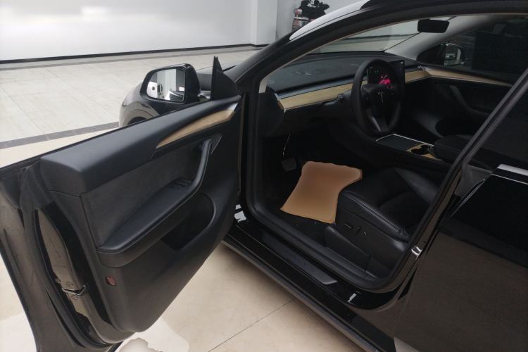 Used Tesla Model Y 2022 Long-Range All-Wheel-Drive Version
