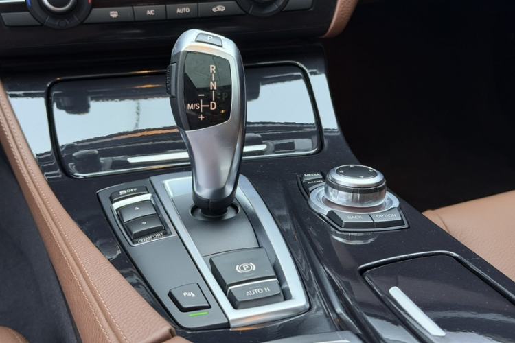 Used BMW 5 Series 2014 520Li Elegant Model
