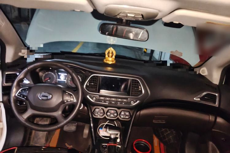 Used GAC Trumpchi GS4 2017 235T Automatic Two-Wheel Drive Luxury Smart Connectivity Version Center Console