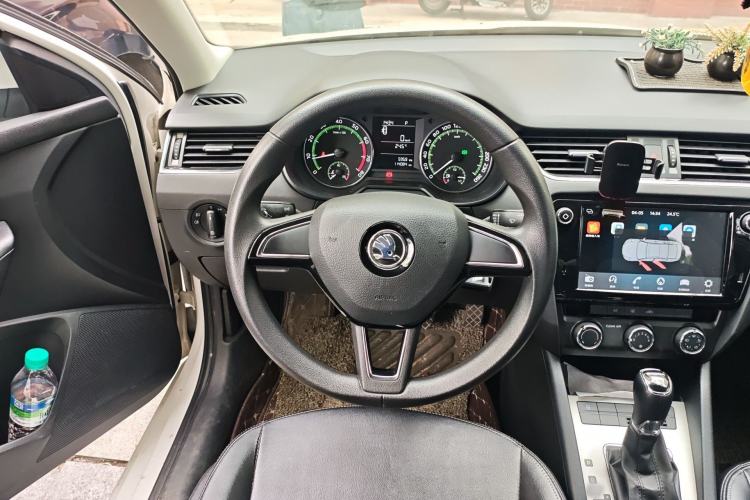 Used Skoda Octavia 2018 1.6L Automatic Comfort Edition Steering Wheel
