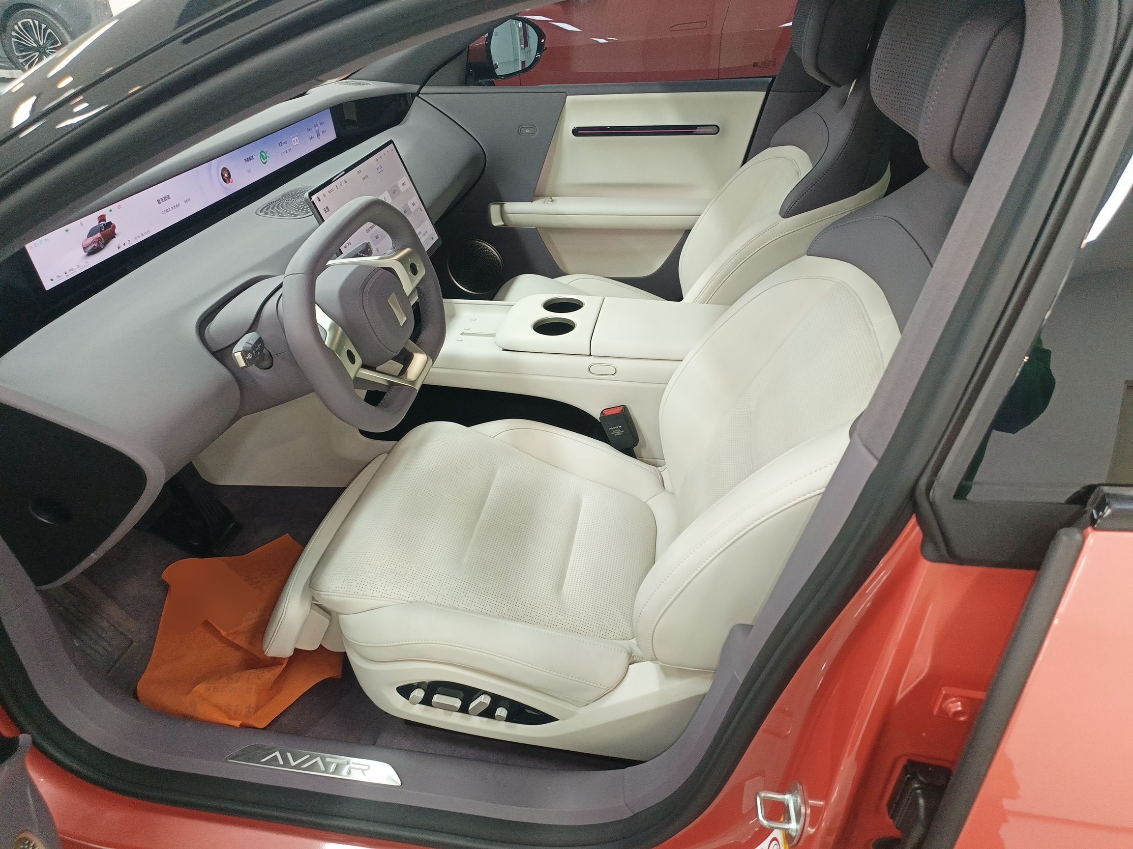 المقاعد الأمامية داخل السيارة