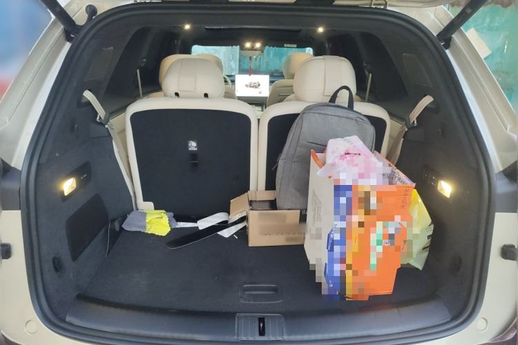 Used ONVO Luxeed L90 2025 Model—Ultra Six-Seater Version
