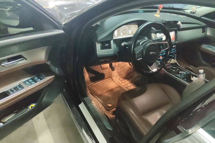 Used Jaguar XFL 2018 XFL 2.0T 250 PS Luxury Edition Driver Seat