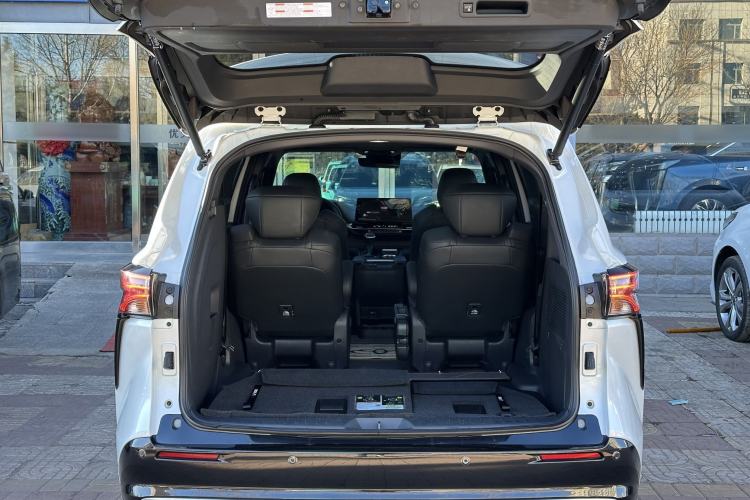 Used Toyota Sienna 2023 2.5L Hybrid Ultimate Edition