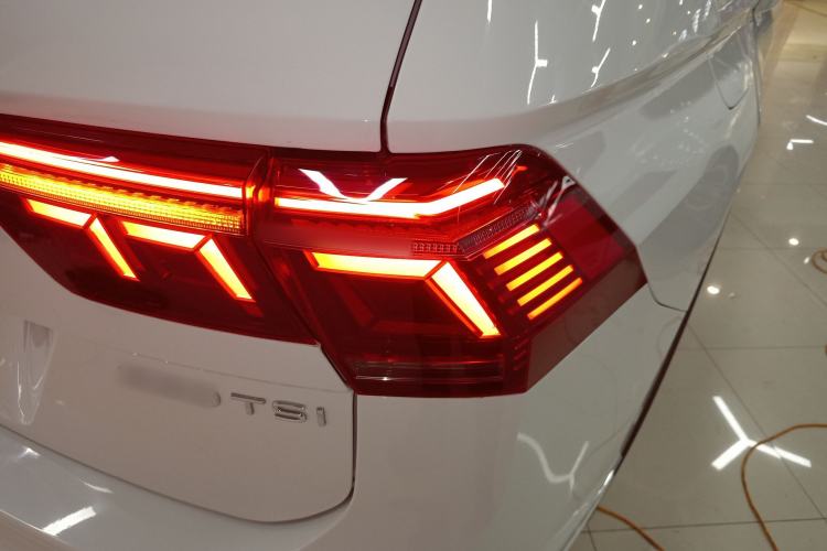 Used Volkswagen Tiguan L 2023 330TSI Automatic Two-Wheel Drive R-Line Flagship Edition Right Rear Taillight