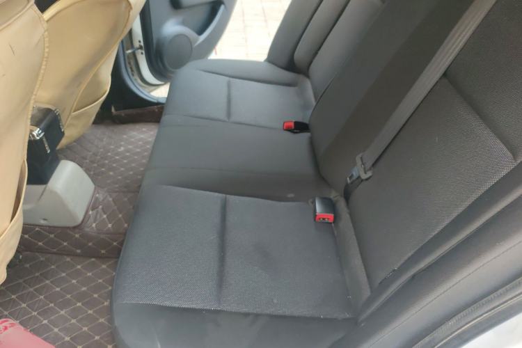 Used Venucia R50 2015 1.6L Automatic Fashion Edition Interior 4