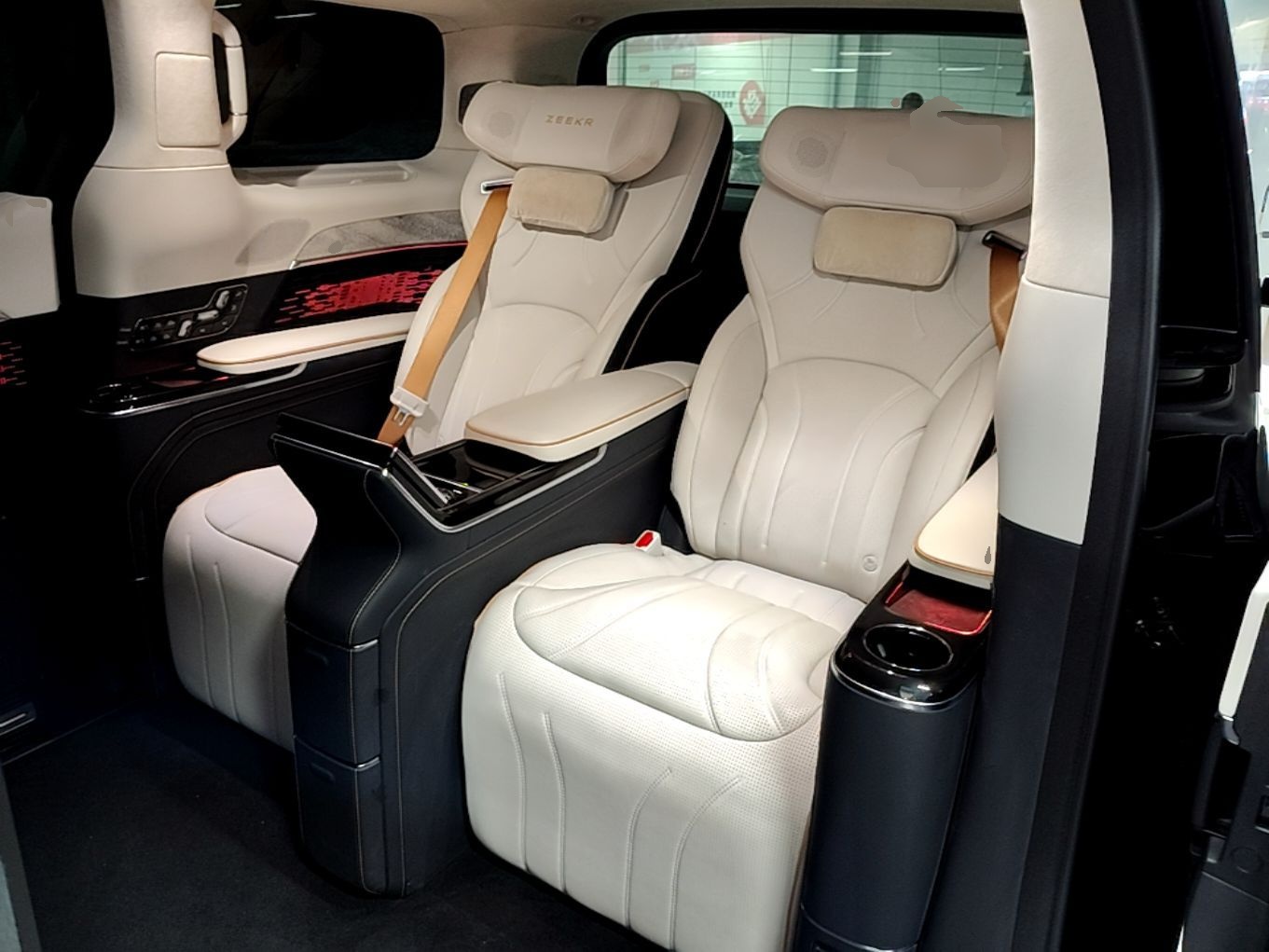 Zeekr 009 2024 GAC Trumpchi — снимка 20