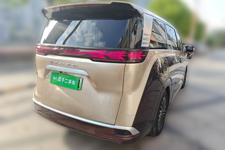 Used Denza D9 2022 EV 600 Four-Wheel Drive Prestige Model
