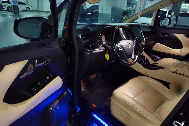 Used Toyota Alphard 2020 Dual-Engine 2.5L Luxury Edition
