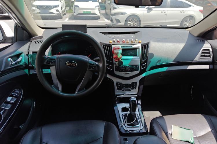 Used BYD e5 2018 450 Smart Connect Enjoyment Version