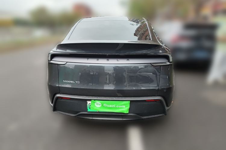 Used Tesla Model Y 2025 Long-Range All-Wheel-Drive Version
