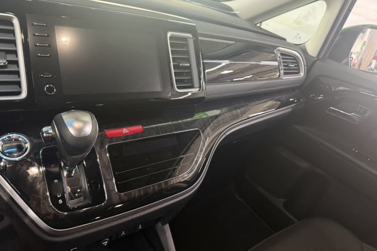 Used Honda Elysion 2019 2.0L Hybrid Luxury Edition Audio And AC Panel