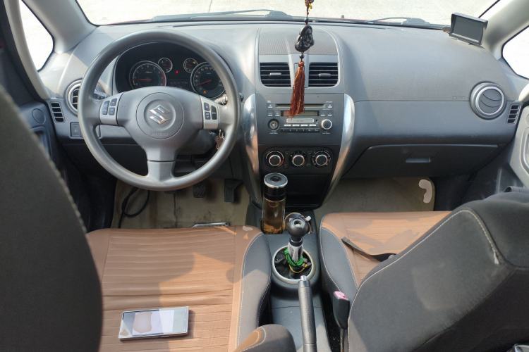 Used Suzuki SX4 2013 1.6L Manual CoolRide Model Center Console