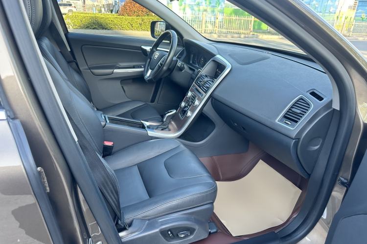 Used Volvo XC60 2017 T5 Smart Upgrade Edition Right Front Seat