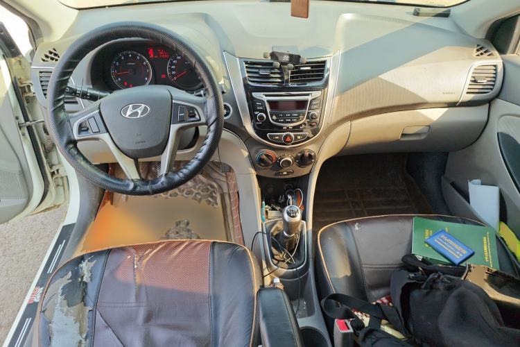 Used Hyundai Verna (older generation) 2014 1.4L Manual Top-Tier Model TOP