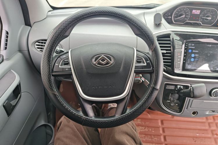 Used SAIC MAXUS Xintu V80 2023 2.0T AMT Classic Aoyuntong Short Wheelbase Mid-Roof 7/8/9-Seater
