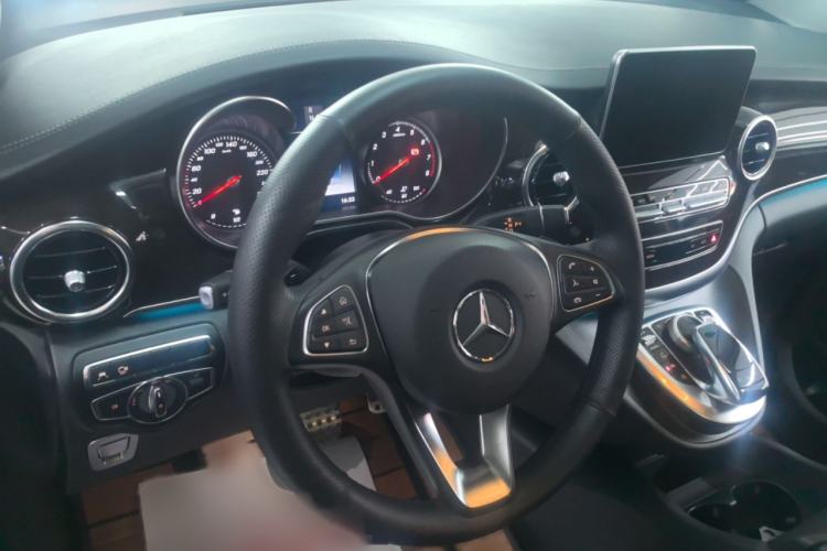 Used Mercedes-Benz V-Class 2017 V 260 L Prestige Extended Edition Interior 4