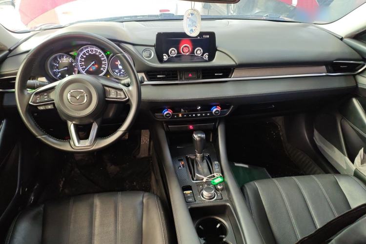 Used Mazda Atenza 2021 2.0L Blue Sky Luxury Edition Center Console