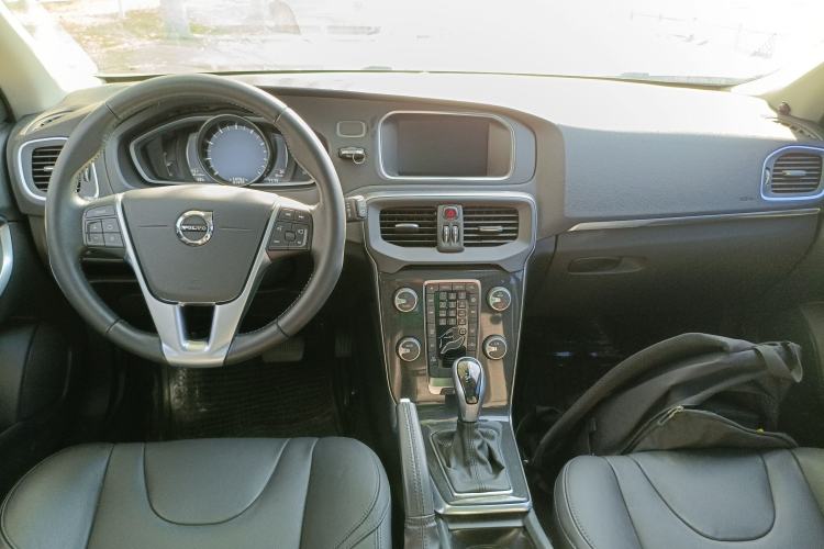 Used Volvo V40 2017 T3 Zhiyi Edition