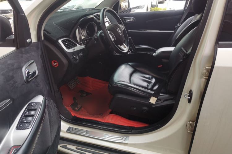 Used Dodge Journey 2013 2.4L Two-Wheel Drive Luxury Version
