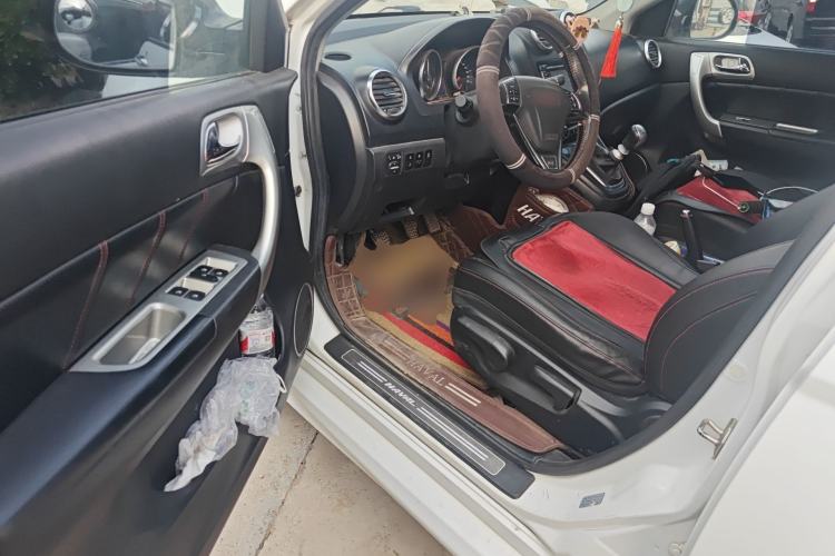 Used Haval H6 2015 Upgraded Model 1.5T Manual Two-Wheel Drive Elite Version Driver Seat