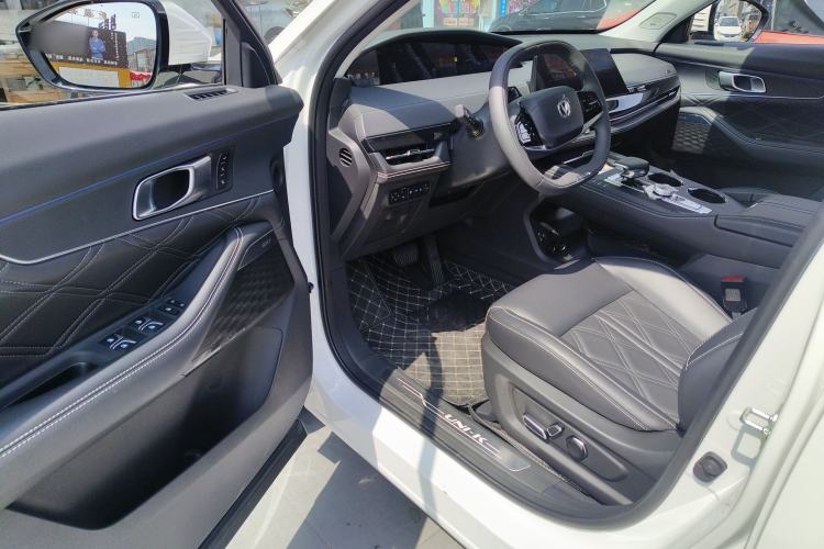 Used CHANGAN UNI-K iDD 2024 ZhiDian iDD 1.5T 135km Smart Leading Model
