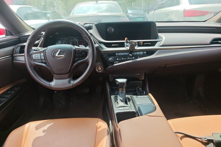 Used Lexus ES 2018 200 Excellence Edition China V Standard Center Console