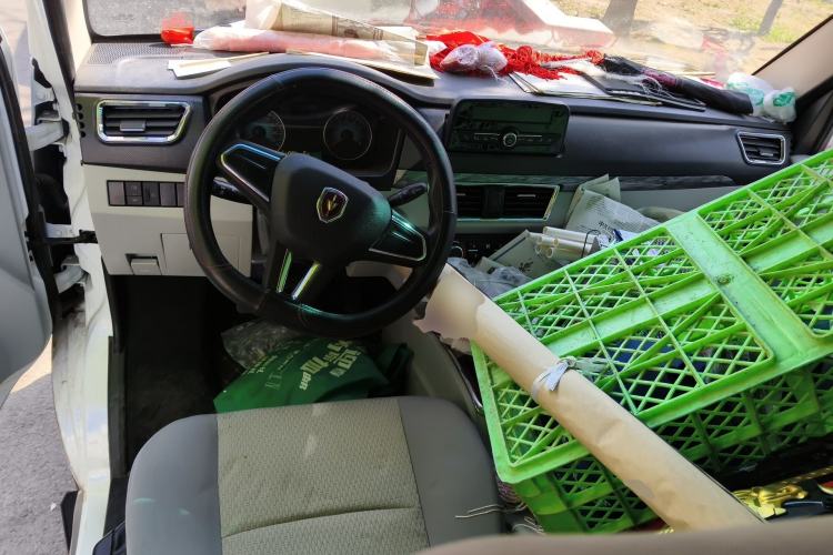 Used Jinbei Hiace X30 2024 1.5L Wealthy-Style Passenger Van 5/6/7 Seater with Front-Mounted Air Conditioning Center Console