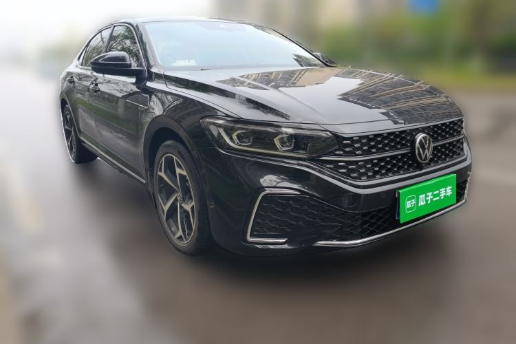 Used Volkswagen Passat 2025 Outstanding Model 380TSI Starry Dragon Glorious Edition
