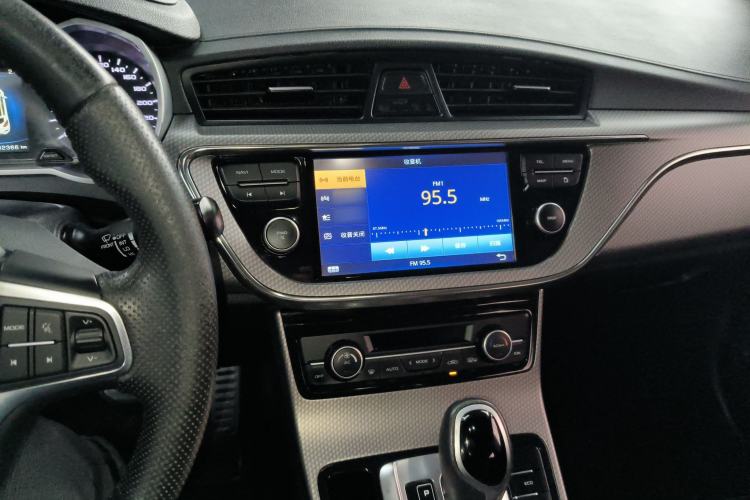 Used Geely Auto Emgrand GS 2016 Sport Edition 1.3T Automatic LingShang Model Center Console