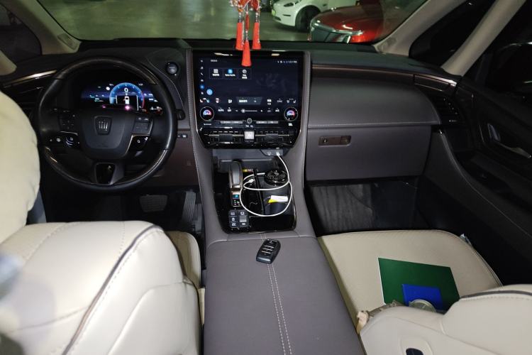 Used Toyota Vellfire 2024 Crown Dual-Engine 2.5L Ultimate Edition
