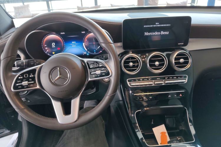 Used Mercedes-Benz GLC 2020 Facelifted GLC 260 L 4MATIC Dynamic Edition Center Console