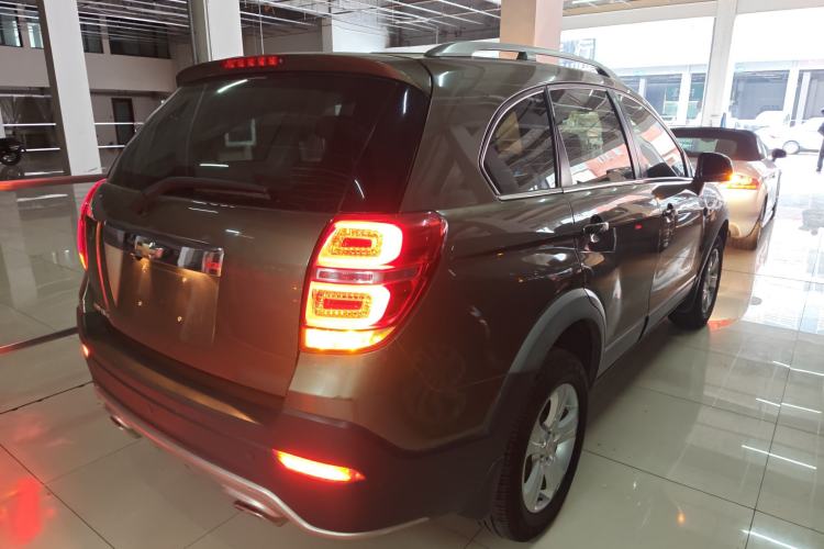 Used Chevrolet Captiva 2015 2.4L Two-Wheel Drive Urban Version 5 Seats Rear Right 45 Deg