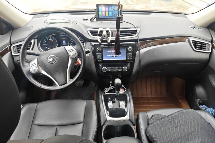 Used Nissan X-Trail 2014 2.5L CVT Luxury Edition 4WD Interior 2