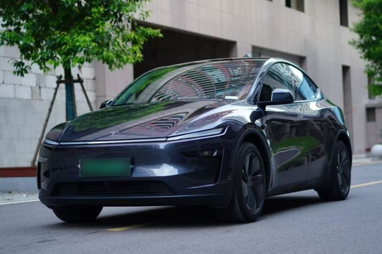 Used Tesla Model Y 2025 Long-Range All-Wheel Drive First Edition
