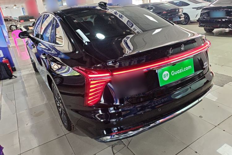 Used Hongqi H5 2025 2.0T Automatic Flag Edition – 500 000 Units Commemorative Version
