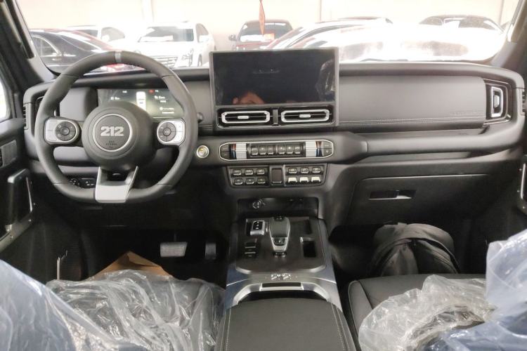 Used 212 T01 2024 2.0T Explorer