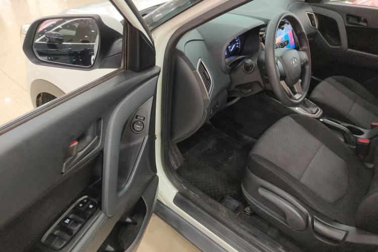 Used Hyundai ix25 2015 1.6L Automatic Two-Wheel Drive Fashionable GS Model Driver Seat